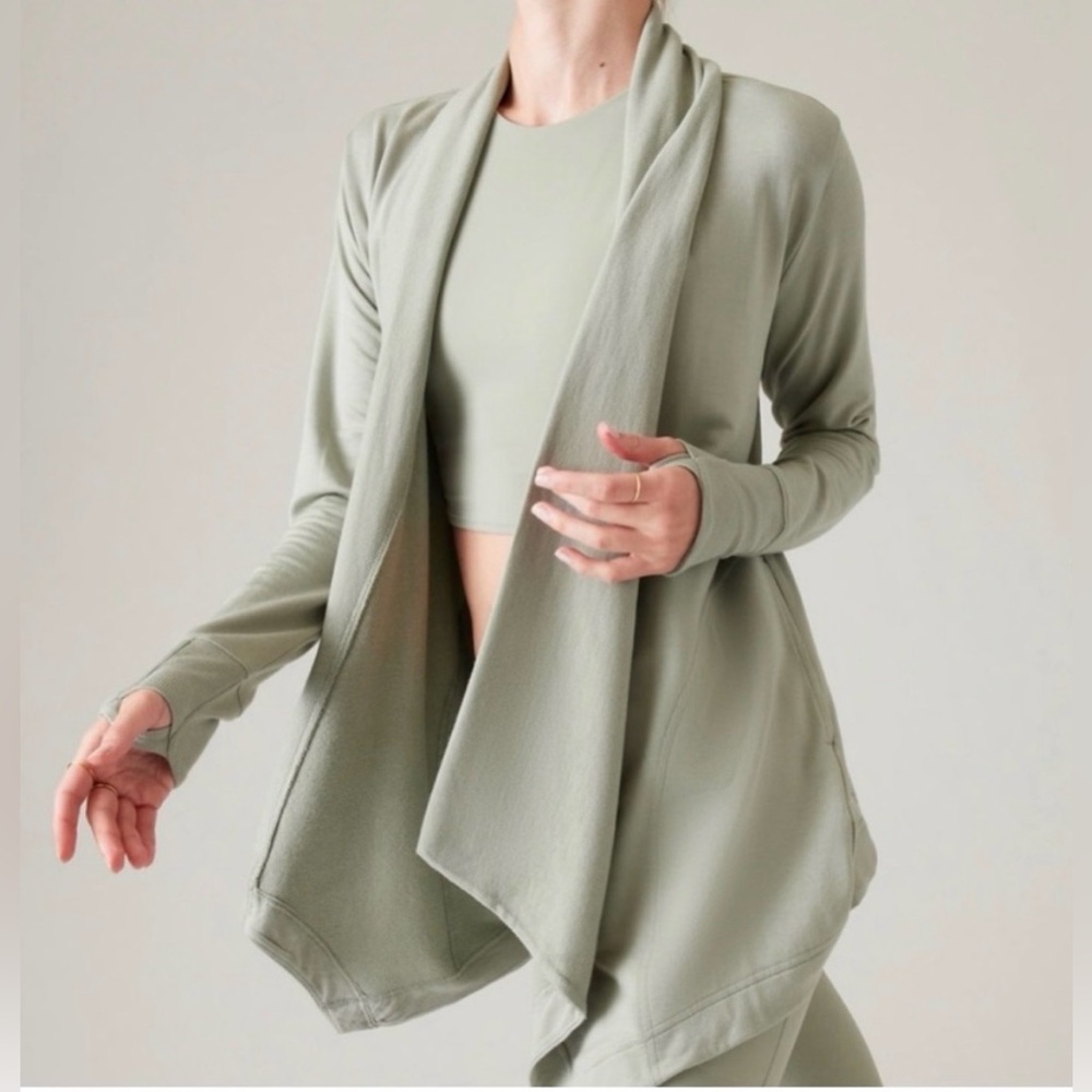 New Athleta Pranayama Restore 2X Wrap sage green